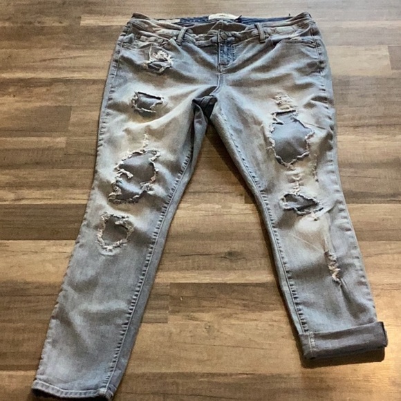 TORRID LIGHT WASH DISTRESSED PATCHED MID RISE SKINNY JEANS SZ 14 - Picture 2 of 12